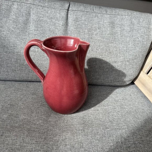 VINTAGE SHELTON'S POTTERY NORTH CAROLINA 8-1/2" BURGUNDY WATER PITCHER 1994 - Picture 1 of 8